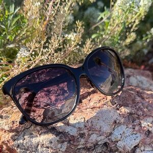 Jennifer Lopez Black Sunglasses